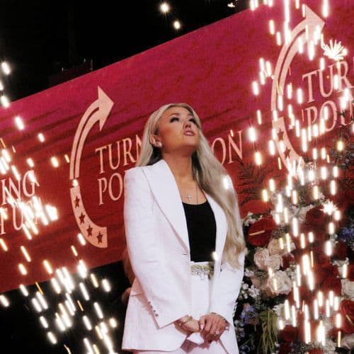 Savannah Chrisley Reads Text She Got From Charlie Kirk’s Wife Erika in June