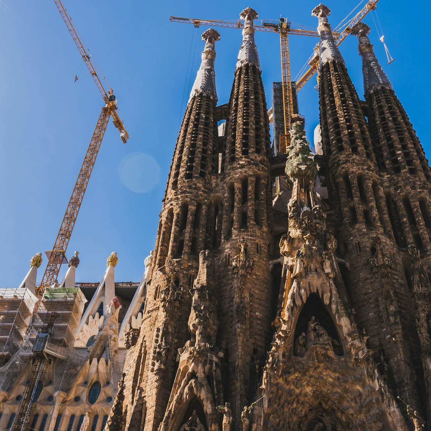 Cnmv Analyzes the Purchase of Shares From Puig to 'Certain Managers' in Case It Discriminates Against Other Shareholders