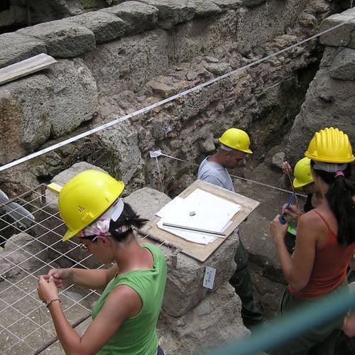 Locals Threw Clay Balls at Archaeologist Who Tried to Remove Statues From Tiberius' Luxury Villa