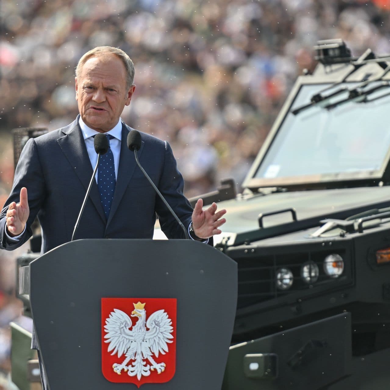 Tusk and Orbán Engage in Hungary's Position on War and Russia