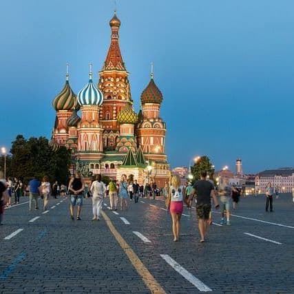 In Sheremetyevo, a Migrant Taxi Driver Who Did Not Pay for Parking Ran over a Parking Attendant and Was Caught on Video