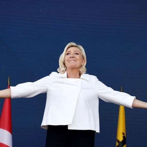 Survey: Black-Red Remains in the Basement – Afd Continues to Be the Strongest Force